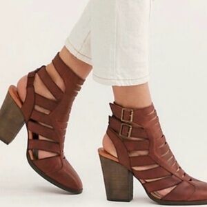 Free People sz 41 US 10 Women's Brown Strappy Heeled Sandals